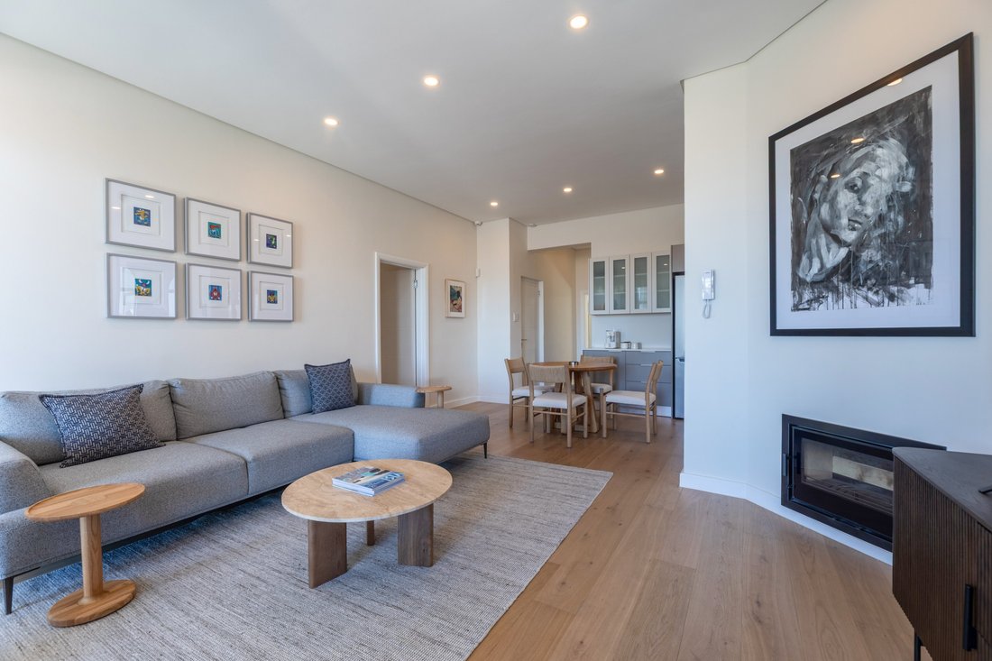 Apartment in Sea Point, Atlantic Seaboard, Cape Town 3 - 19123531