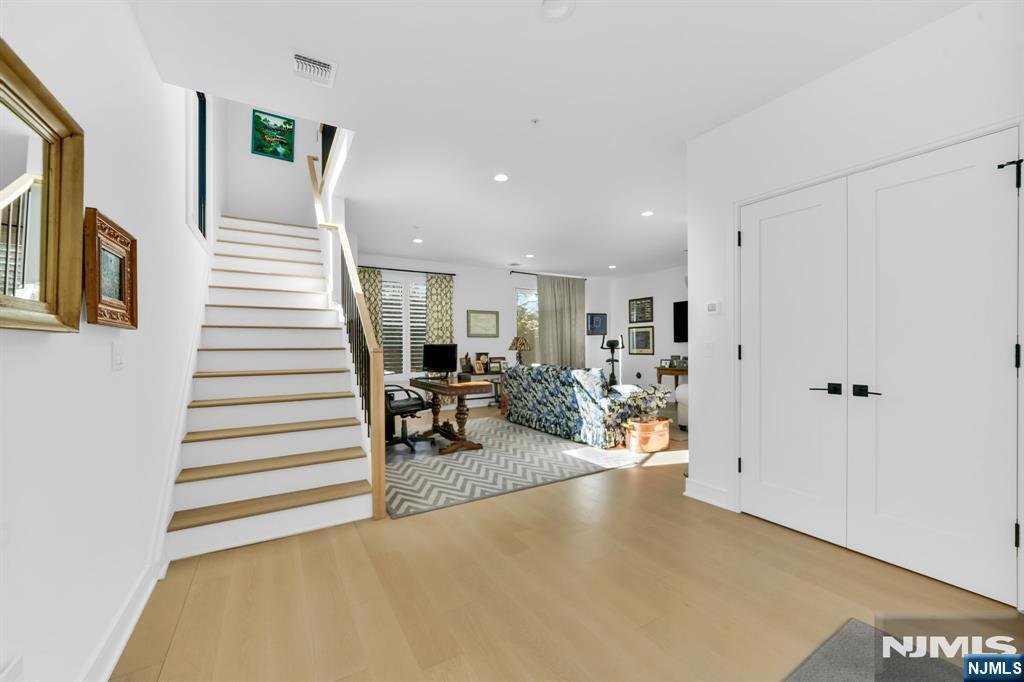 Townhouse in Paramus, New Jersey, United States 4 - 19126923