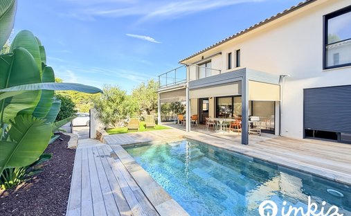 House in Beaucours-La Gorguette-La Morvenede, Sanary-sur-Mer, France 1