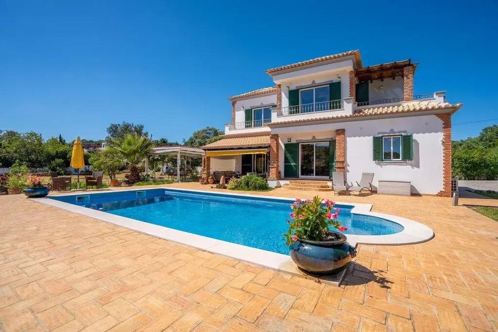 Villa in Loule (Sao Clemente), Algarve, Portugal 1 - 18438920