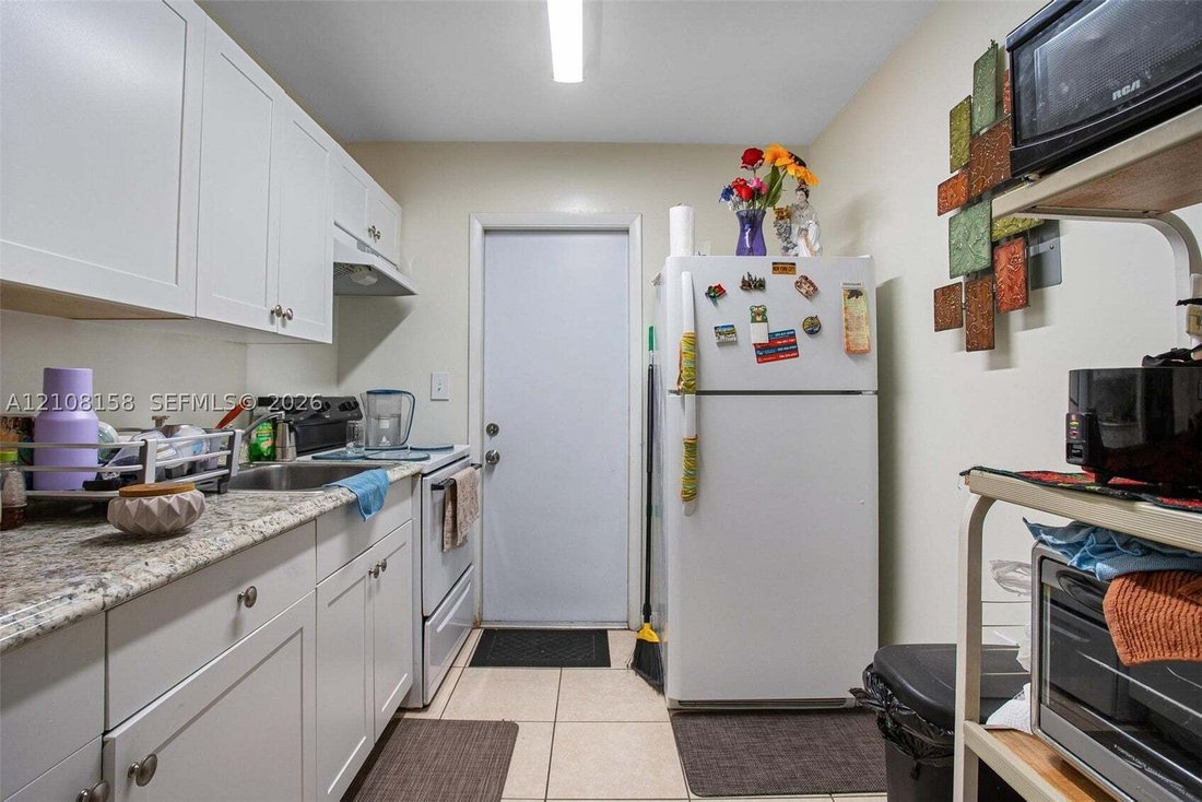 Miami, Florida, United States 5 - 19125246