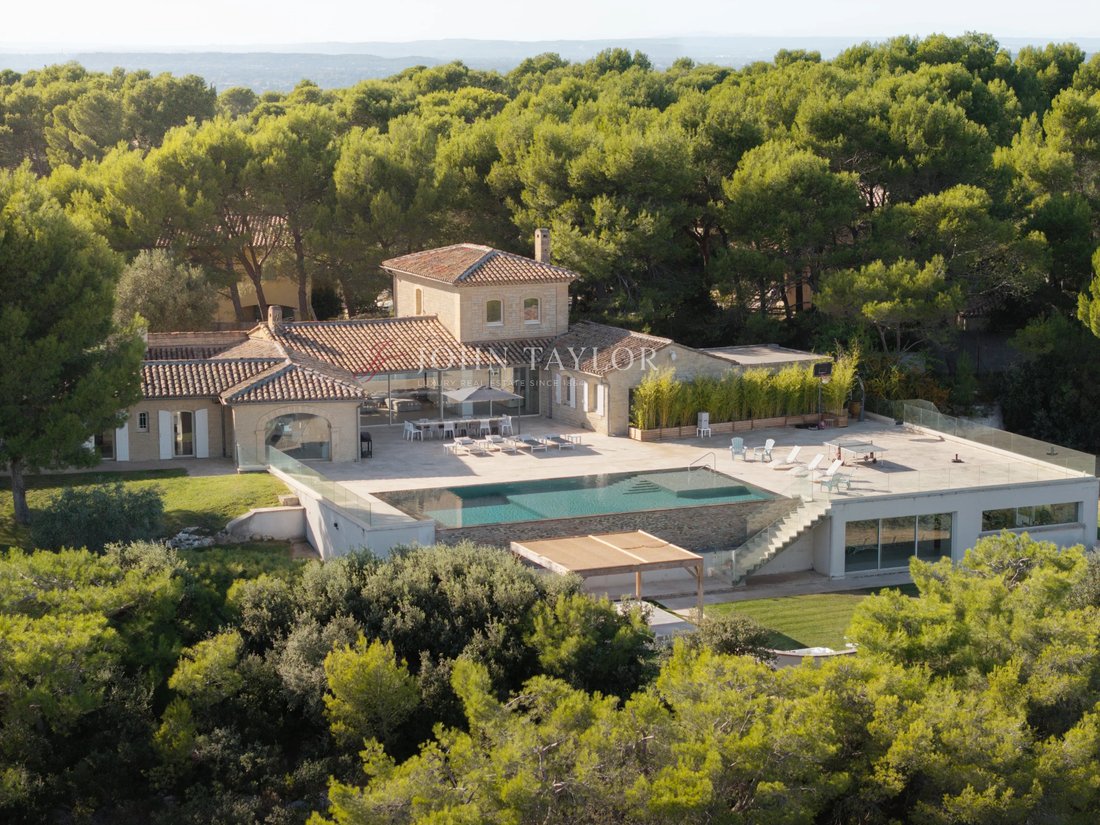 Estate in Nevons-route d'Apt, L'Isle-sur-la-Sorgue, France 1 - 19122728