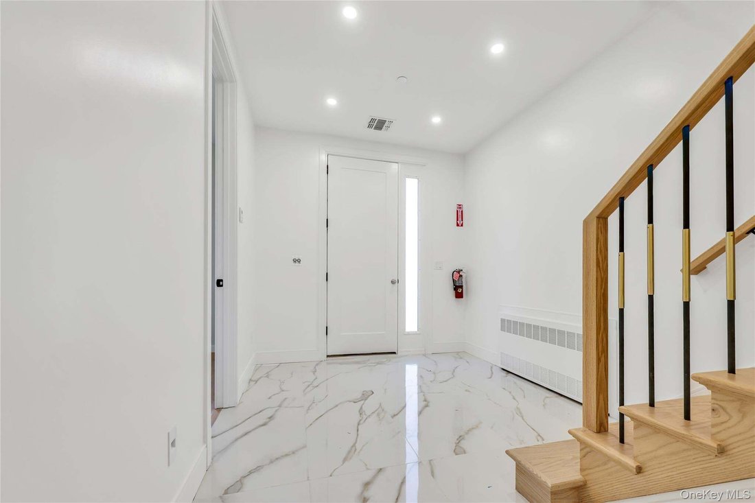 Condo in Spring Valley, New York, United States 1 - 19114218