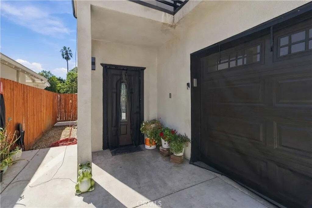 Los Angeles, California, United States 4 - 19125648