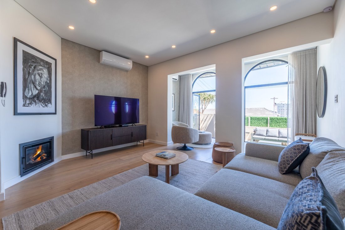 Apartment in Sea Point, Atlantic Seaboard, Cape Town 1 - 19123531