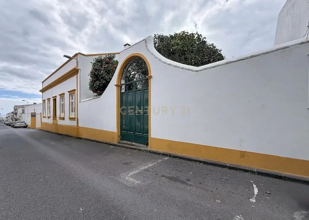 Villa in Ponta Delgada (Sao Jose), Azores, Portugal 1 - 19133760