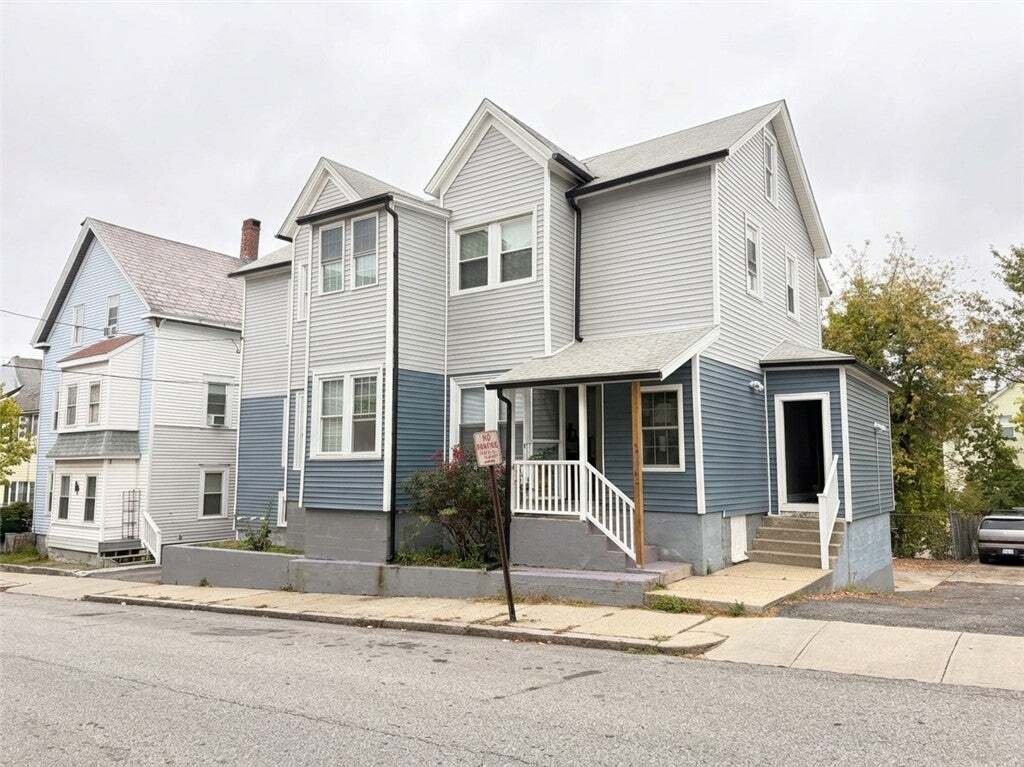 Woonsocket, Rhode Island, United States 1 - 19136310