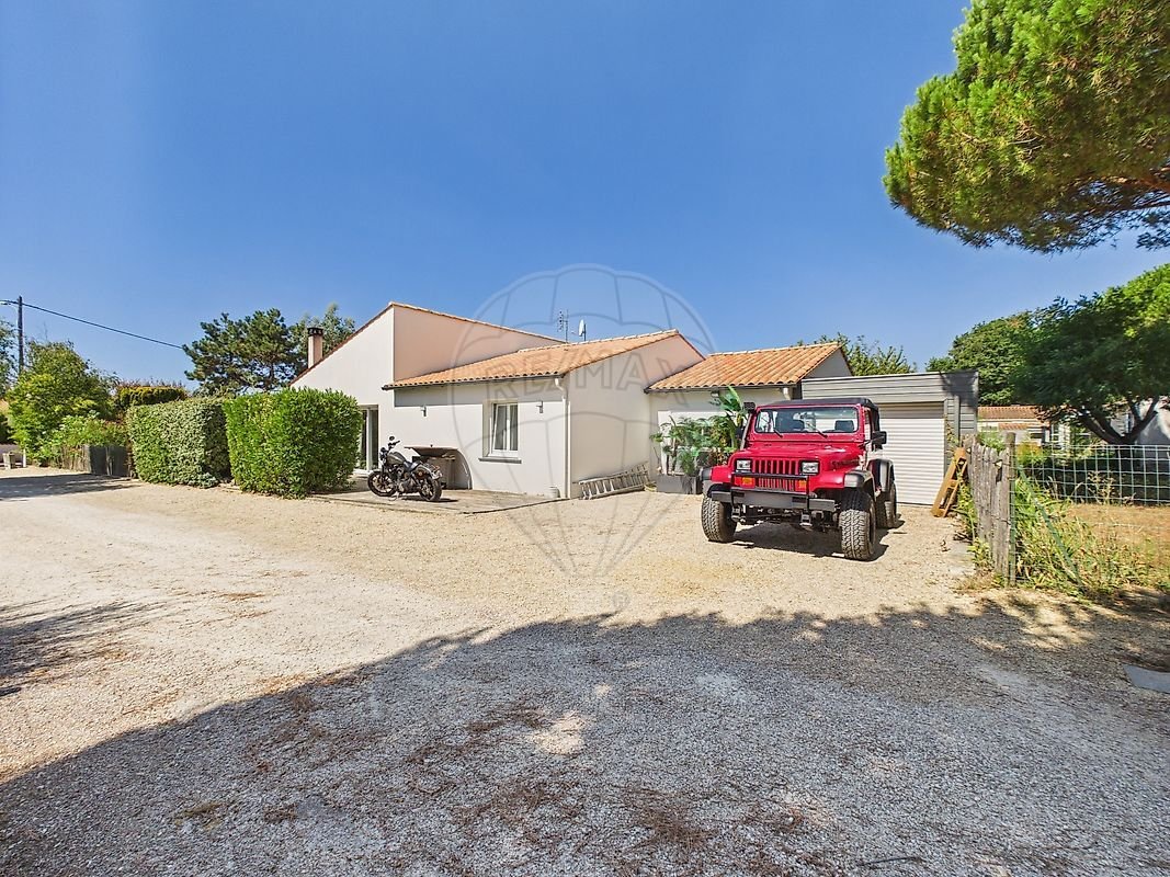 House in Saint-Palais-sur-Mer, Nouvelle-Aquitaine, France 1 - 19129587