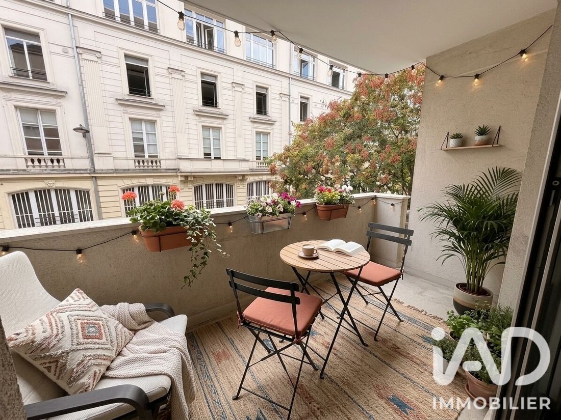 Apartment in Porte Saint Denis-Paradis, Paris 10e Arrondissement, Paris 2 - 19130167
