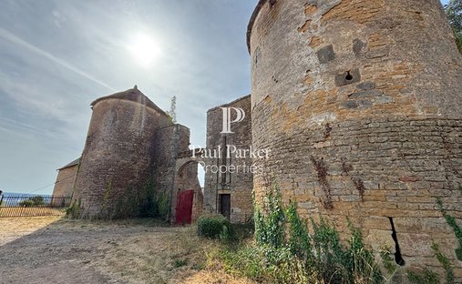 Chateau in Saint-Andre-le-Désert, Bourgogne-Franche-Comté, Frankreich 1