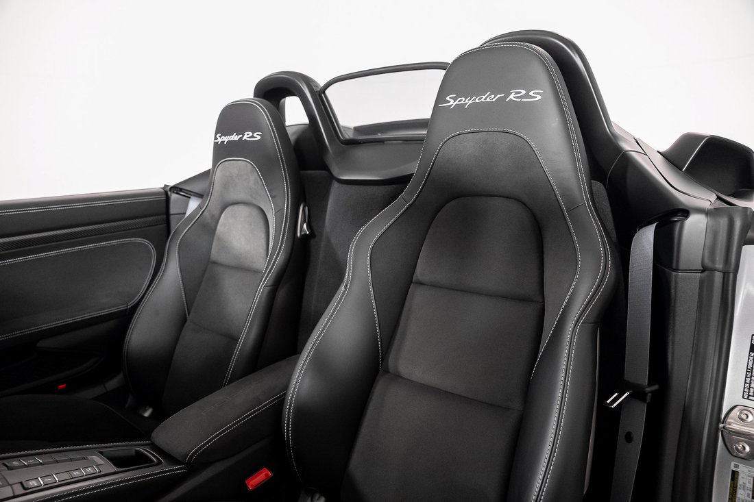 Cabriolet in Pompano Beach, FL, United States 3 - 18688232