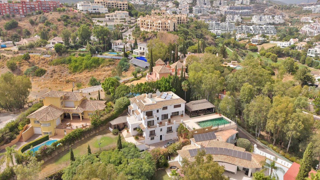 Villa in La Quinta, Benahavis, Andalusia 1 - 19122104