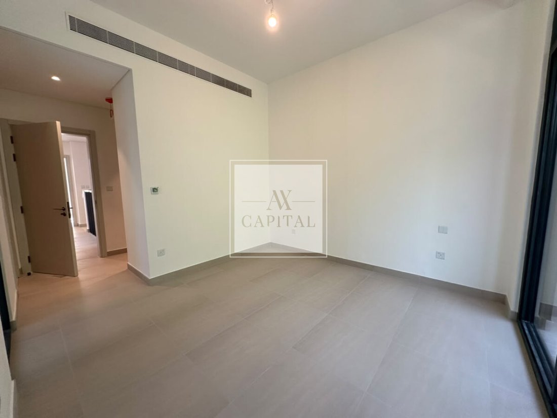 Villa in Dubai, United Arab Emirates 3 - 19122823