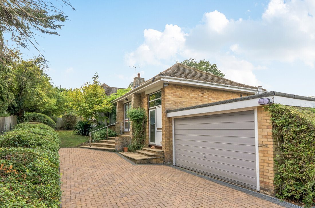 Bungalow in London Borough of Barnet, England 1 - 19124461