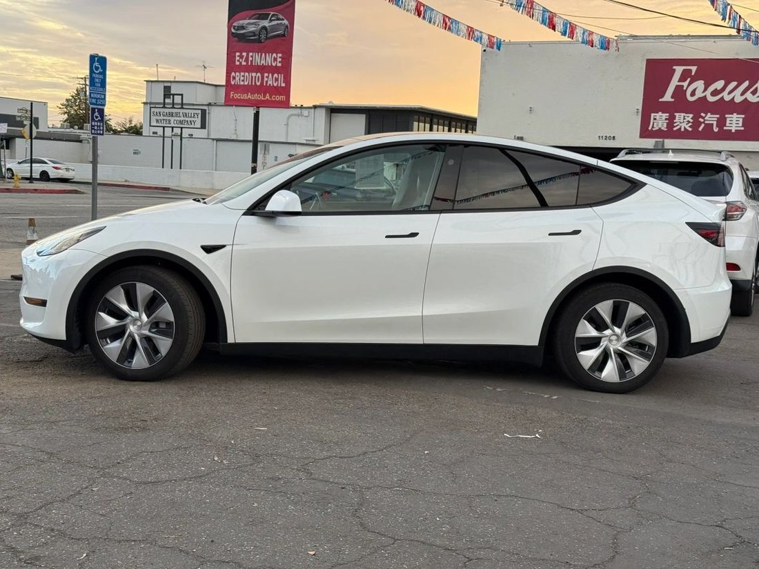 Suv in El Monte, CA, United States 3 - 19135041