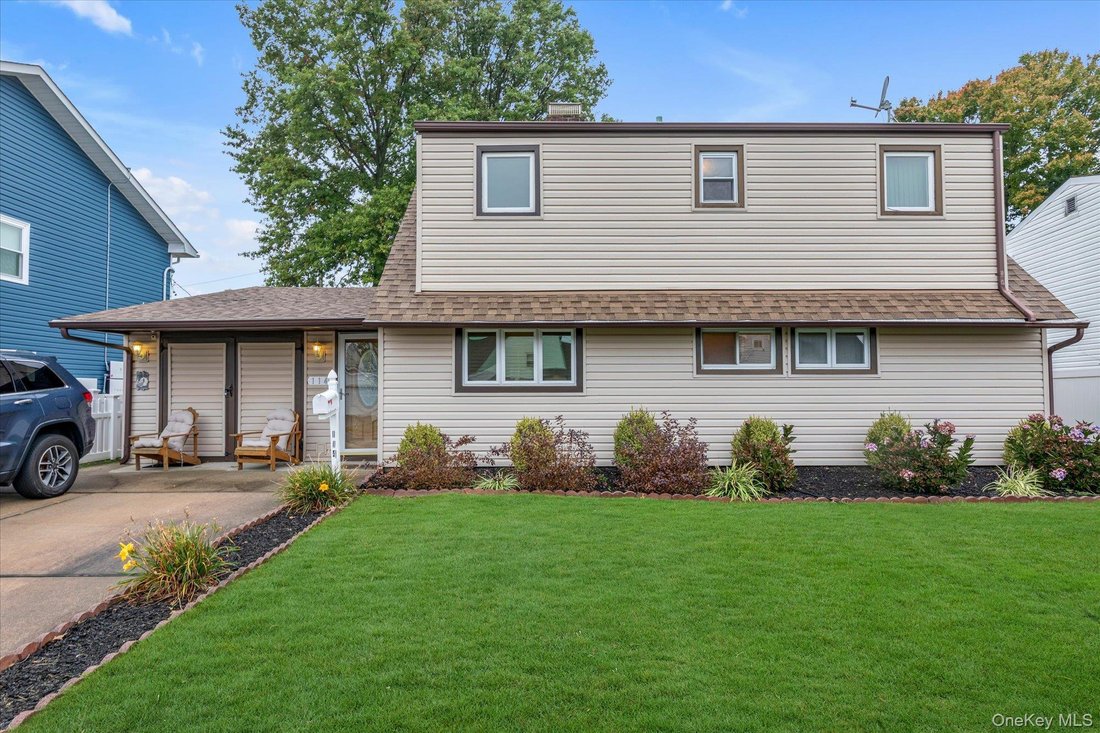 House in Levittown, New York, United States 1 - 19135657