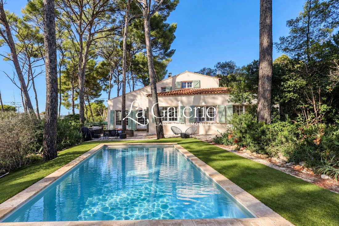 Villa à Sanary-sur-Mer, Provence-Alpes-Côte d'Azur, France 1 - 19128080