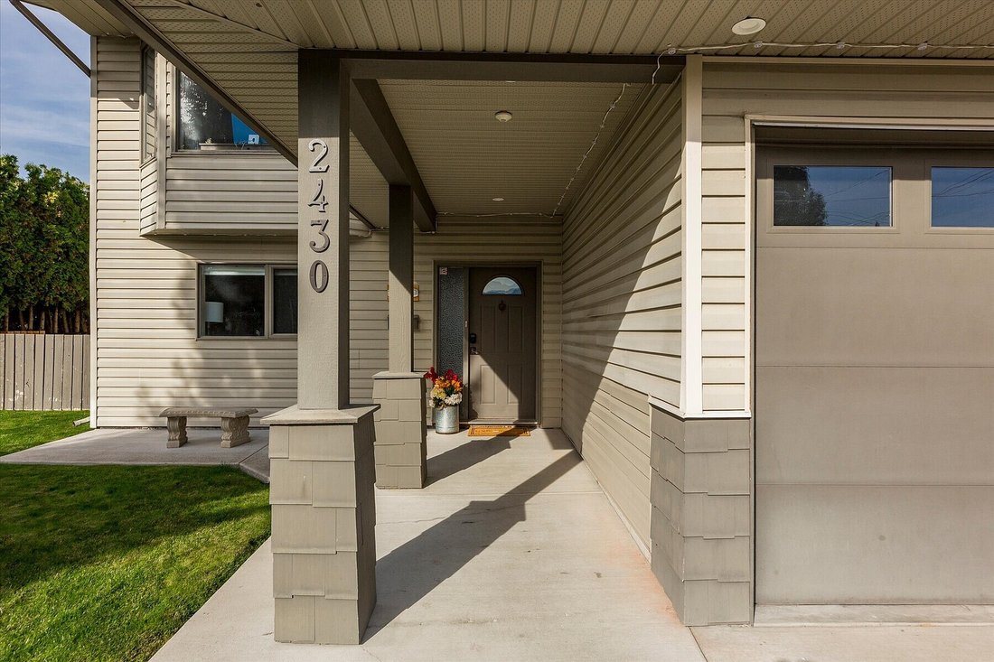 House in West Kelowna, British Columbia, Canada 4 - 19126052
