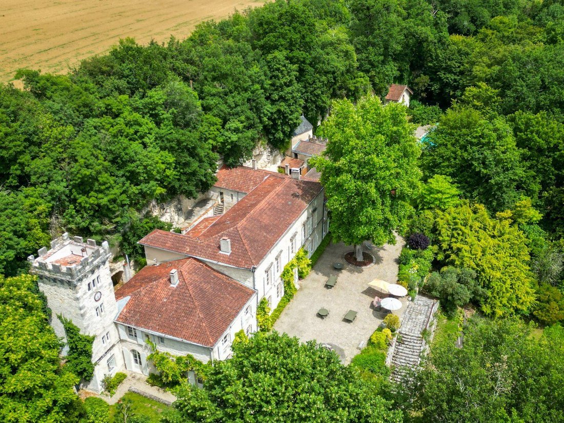 Château à École Paul Bert-Lycée Bernard Palissy, Agen, France 3 - 19129912