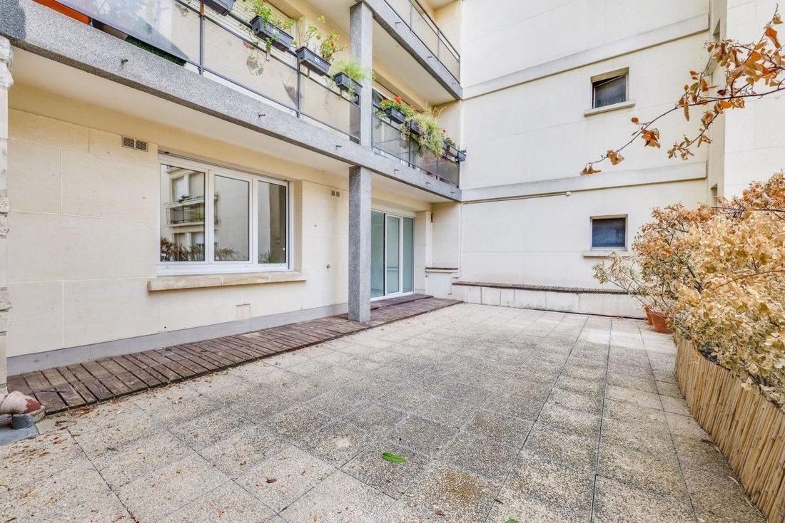 Apartment in Emeriau-Zola, Paris 15e Arrondissement, Paris 1 - 19122919