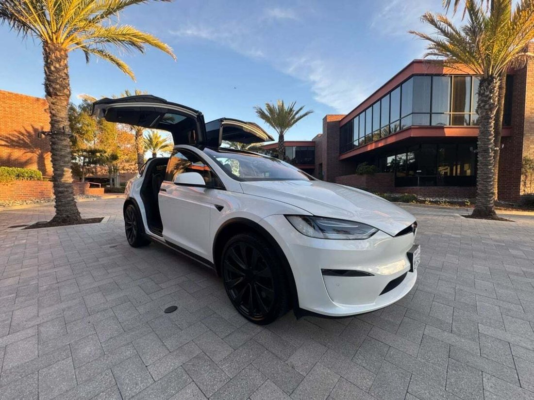 Suv in Newport Beach, CA, United States 2 - 19133829