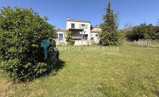Villa in Saint-Gineys-en-Coiron, Auvergne-Rhone-Alpen, Frankreich 1