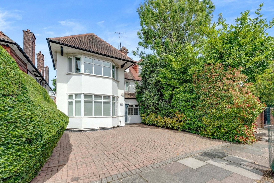 House in Golders Green, Barnet, England 1 - 19134901