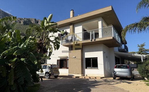 Villa in Castellammare del Golfo, Sicily, Italy 1