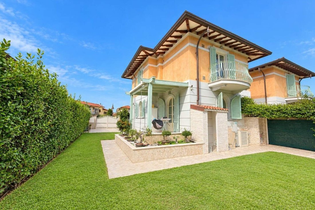 Villa a Pietrasanta, Toscana, Italia 2 - 19124707