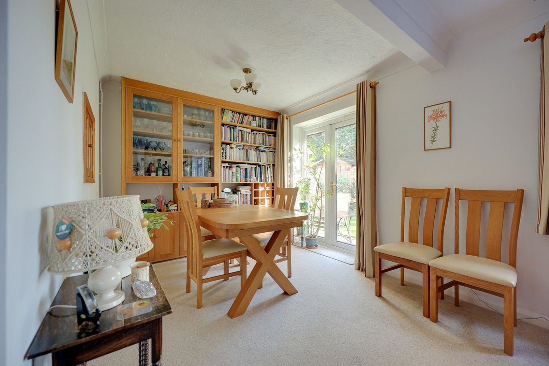 Chalet in Burgess Hill, England 4 - 19122780