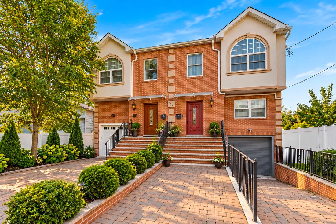 Townhouse in Secaucus, New Jersey, United States 1 - 19093290
