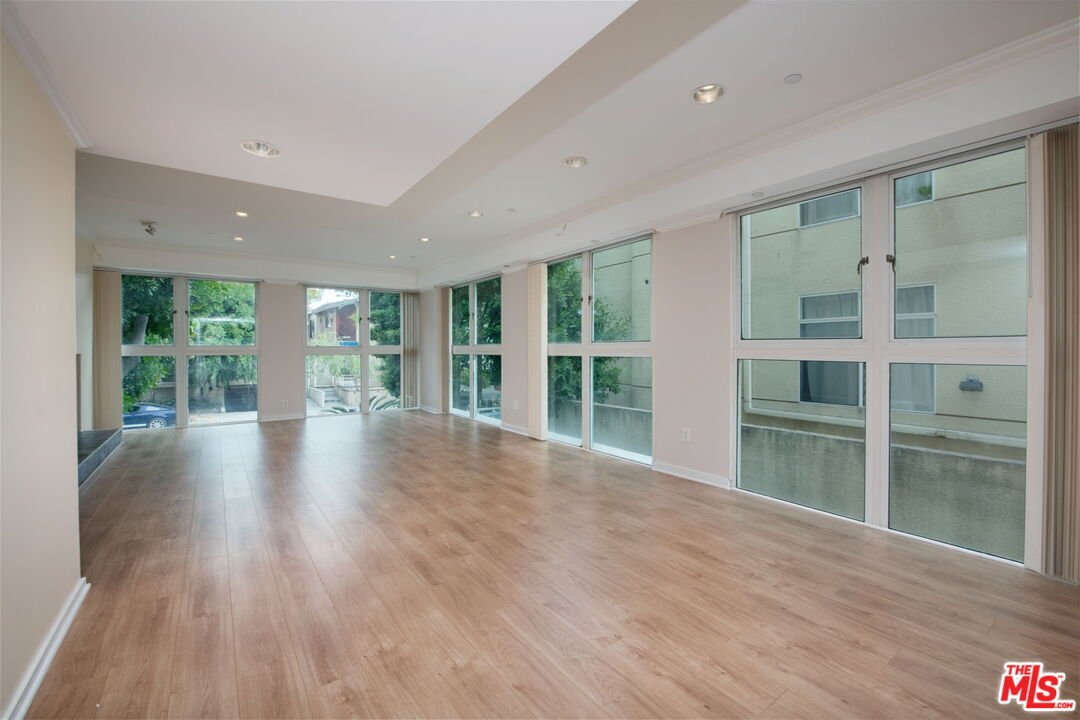 Los Angeles, California, United States 4 - 19126359