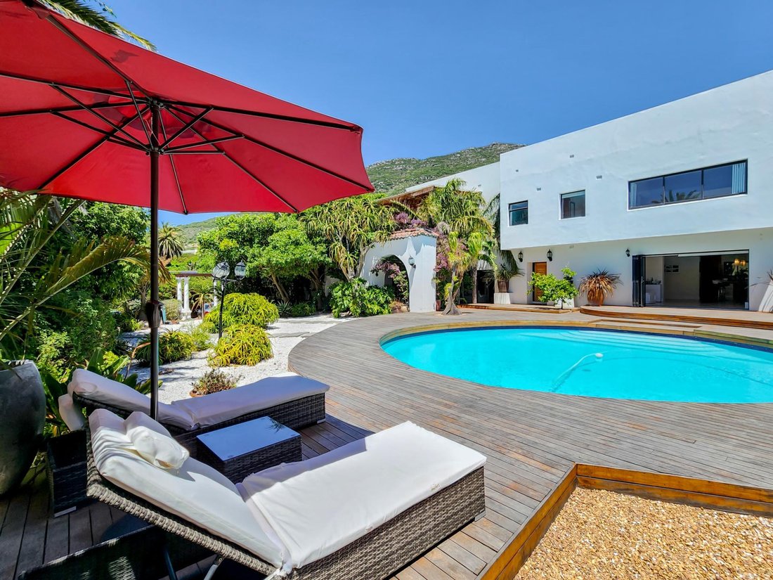 House in Hout Bay, South Peninsula, Cape Town 1 - 19121645