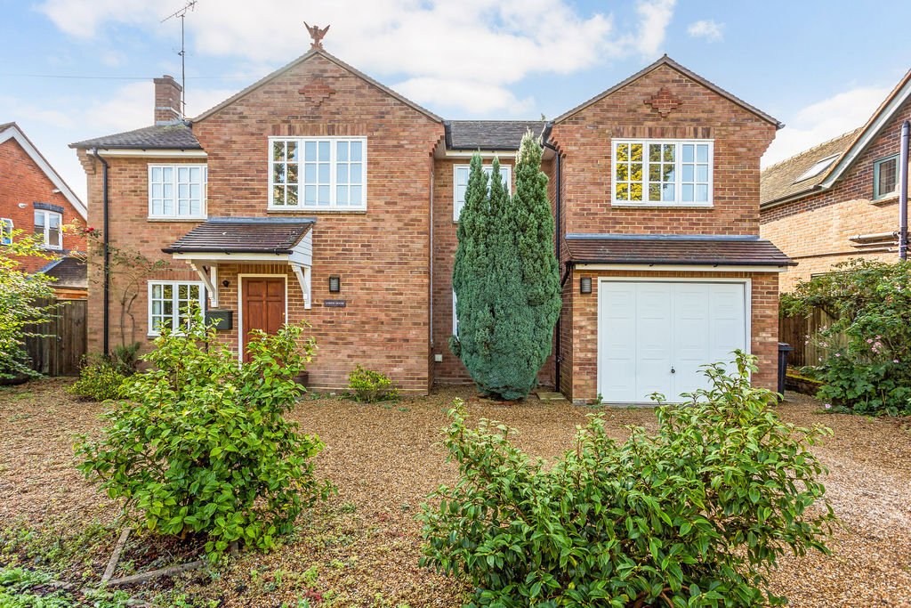 House in Sunningdale, England 2 - 19124530