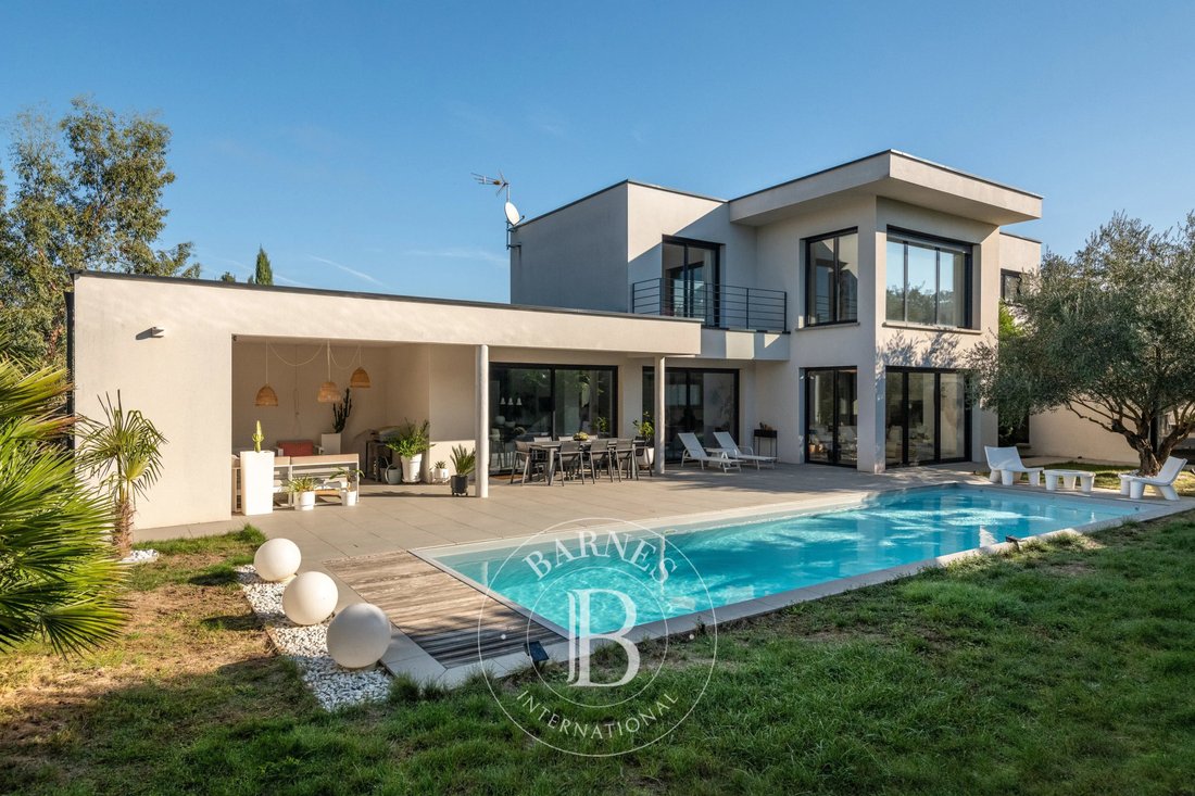 Villa in Saint-Laurent-de-Mure, Auvergne-Rhône-Alpes, France 1 - 19131139