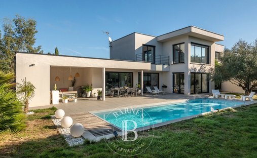 Villa a Saint-Laurent-de-Mure, Auvergne-Rodano-Alpi, Francia 1