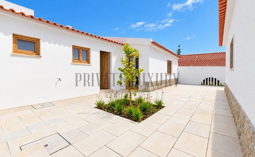 House in Colares, Lisbon, Portugal 1