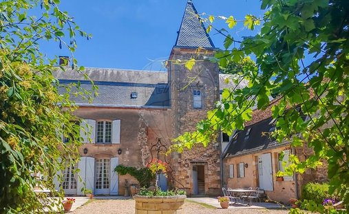 Castello a Cérilly, Auvergne-Rodano-Alpi, Francia 1