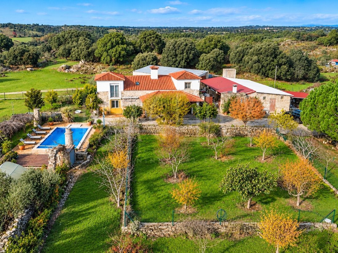 Estate in Alcains, Castelo Branco District, Portugal 1 - 19133996