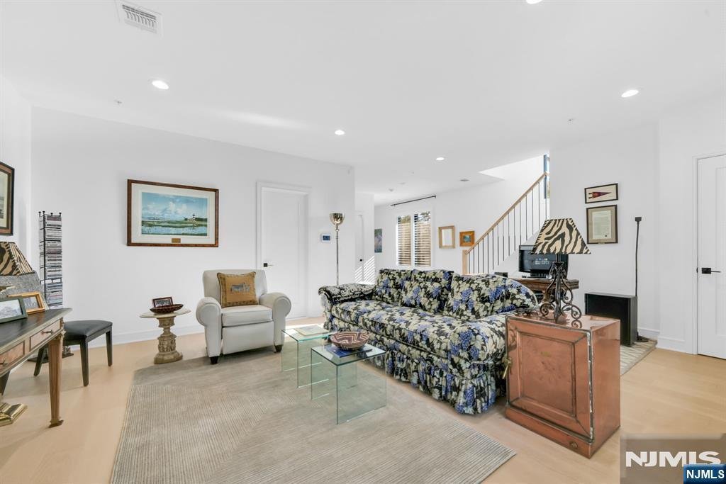 Townhouse in Paramus, New Jersey, United States 5 - 19126923