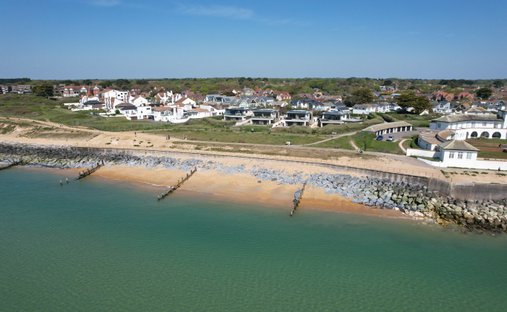 Haus in Milford-on-Sea, England 1