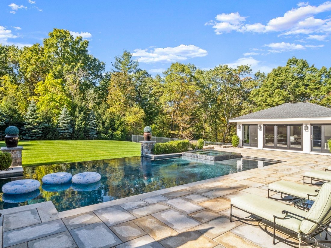 House in Westford, Massachusetts, United States 4 - 19128237