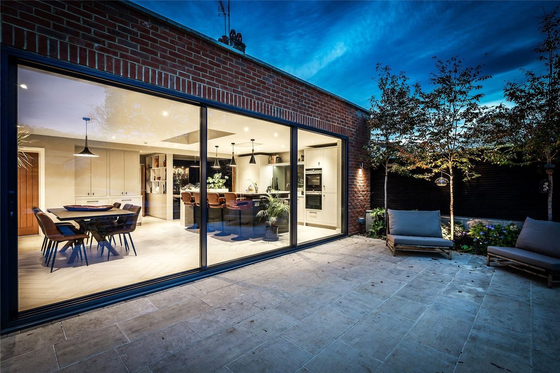 House in Gomshall, England 2 - 19112676