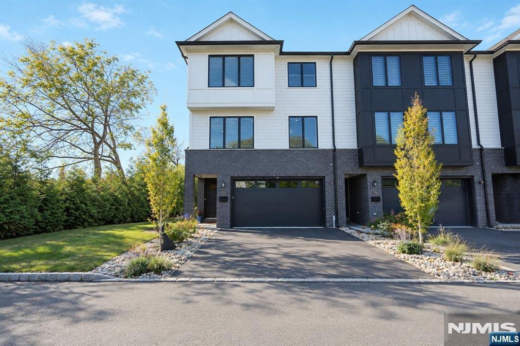 Townhouse in Paramus, New Jersey, United States 1 - 19126923