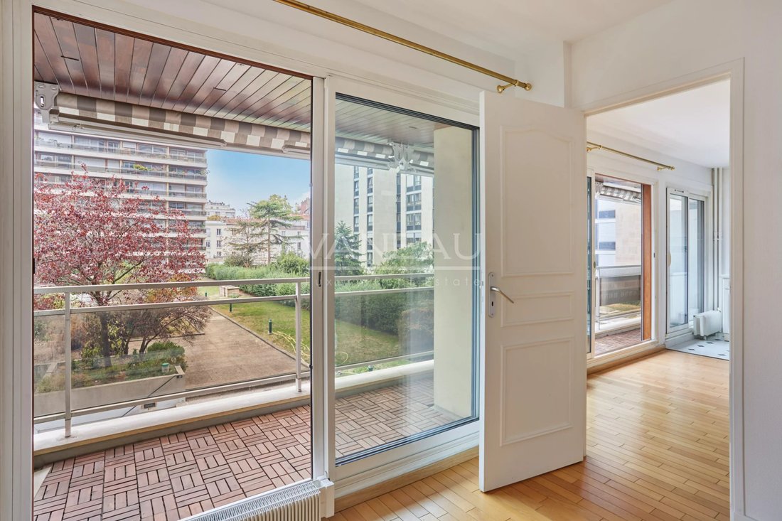 Apartment in Violet Commerce, Paris 15e Arrondissement, Paris 1 - 19130998