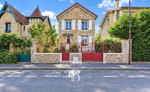 House in Chantiers-Prochefontaine, Versailles, France 1