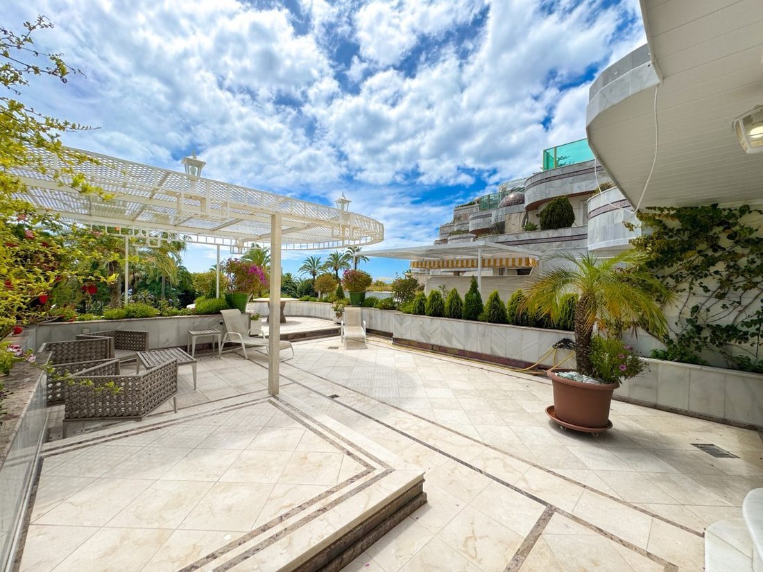 Apartment in Puerto Banus, Marbella, Spain 1 - 19136556
