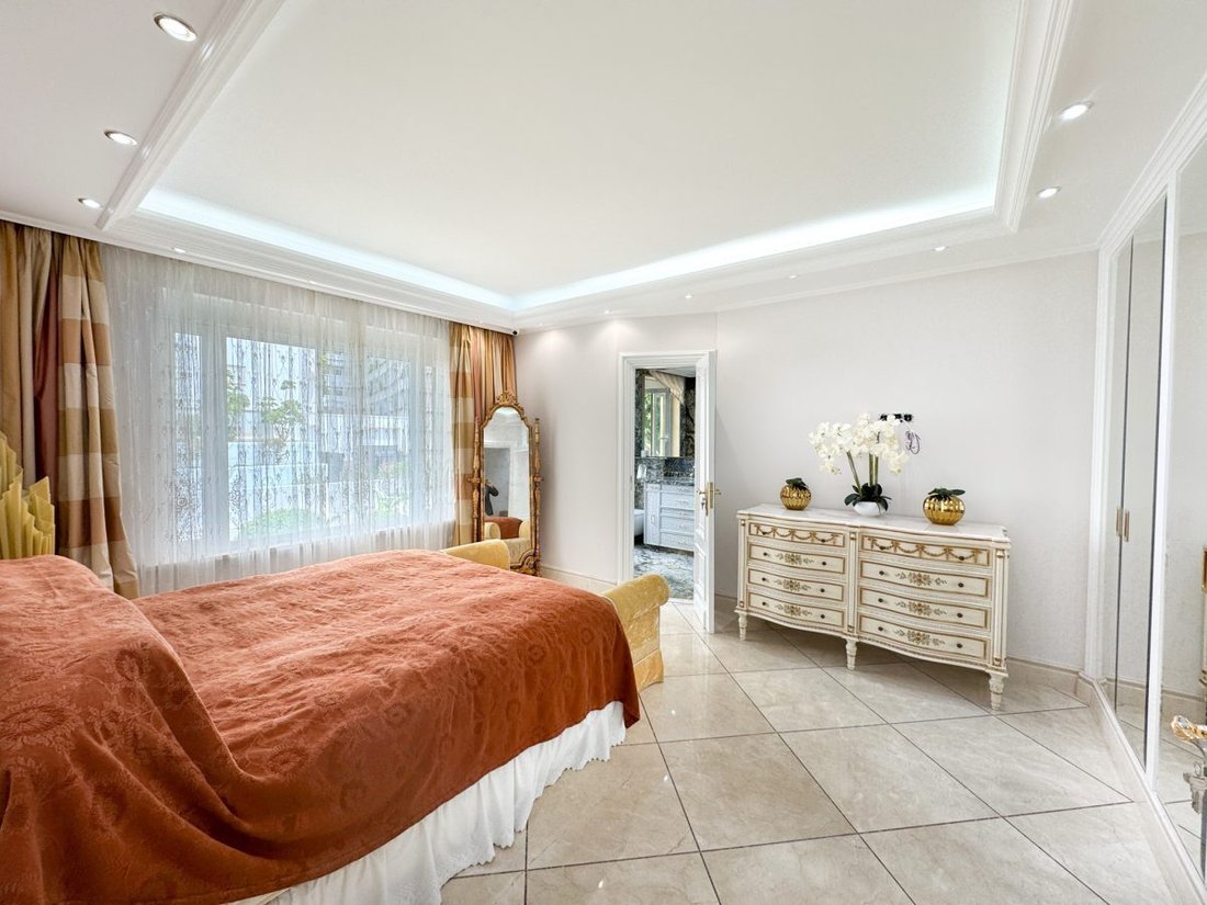 Apartment in Puerto Banus, Marbella, Spain 4 - 19136558