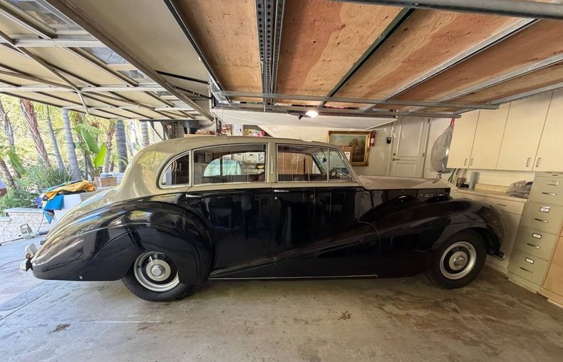 Sedan in Glendale, United States 3 - 19136468