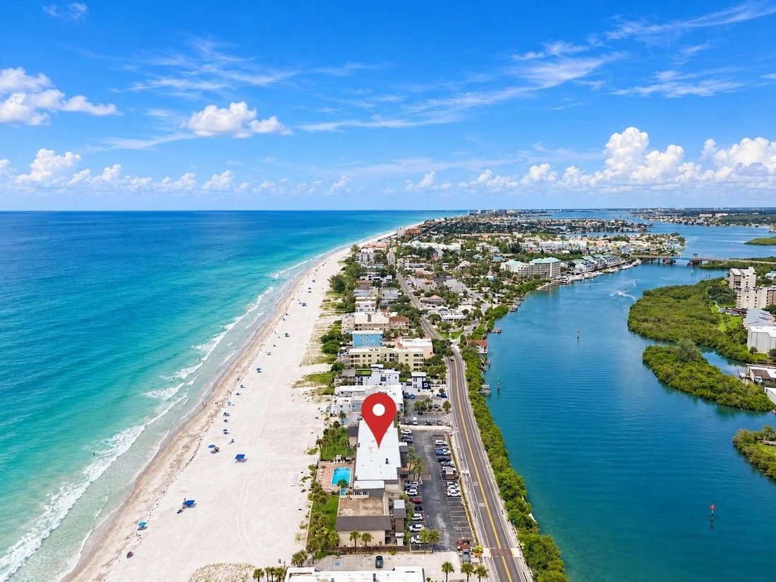 Condominio en Indian Shores, Florida, Estados Unidos 1 - 18824101